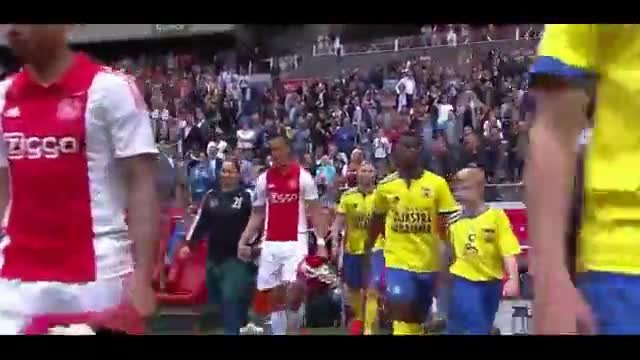 Играчите на Аякс празнуват Деня на майката в уникален стил