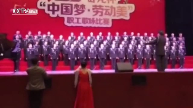 Tеатрална сцена се срина в китайската провинция Гуейджоу