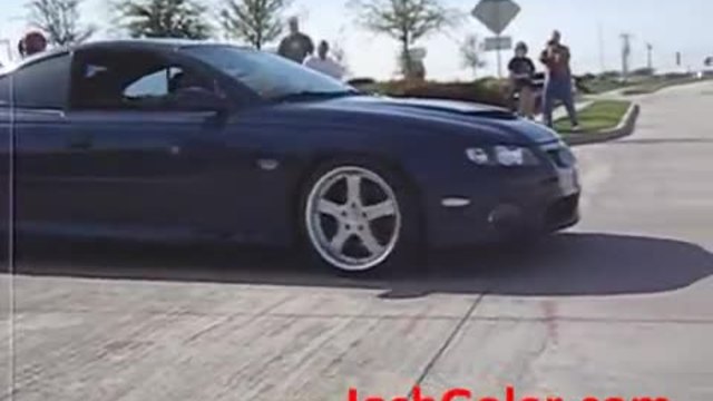 Pontiac GTO - Epic burnout with drift