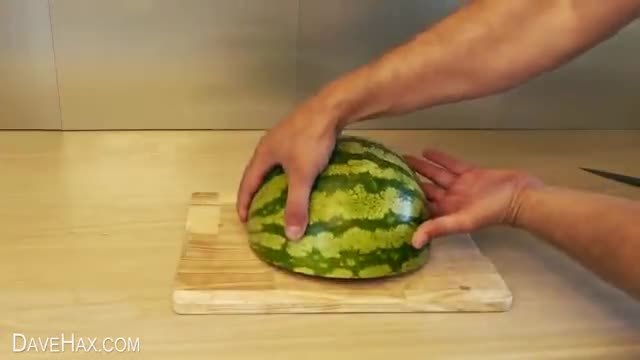 След като изгледаш това, никога повече няма да режеш динята по друг...