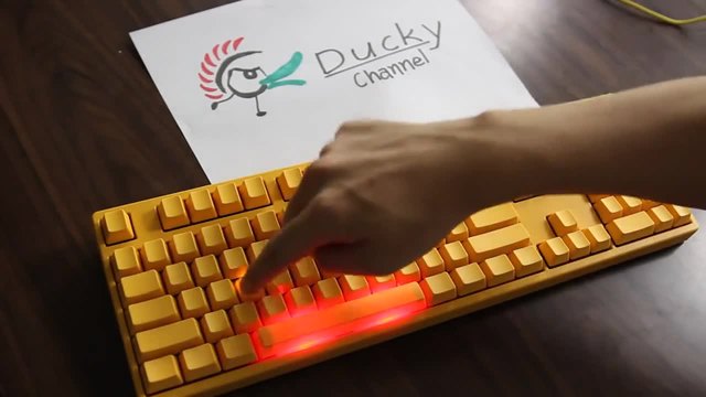 Ето такава клавиатура не сте виждали! Ducky Yellow Keyboard