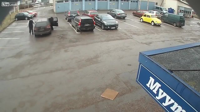 Ето как цигани откраднаха от магазин и минаха през охраната