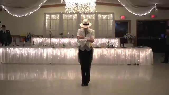 Groom Surprises Wedding Guests With The Smoothest Dance You'll Ever See - Myshared