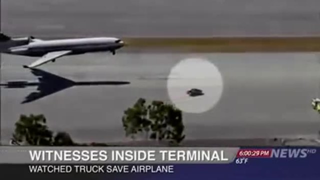 Вижте как приземиха този самолет, на който не му се отвори колесника!