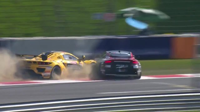 Българин дебютира със зрелищна катастрофа в Европейските серии Gt4