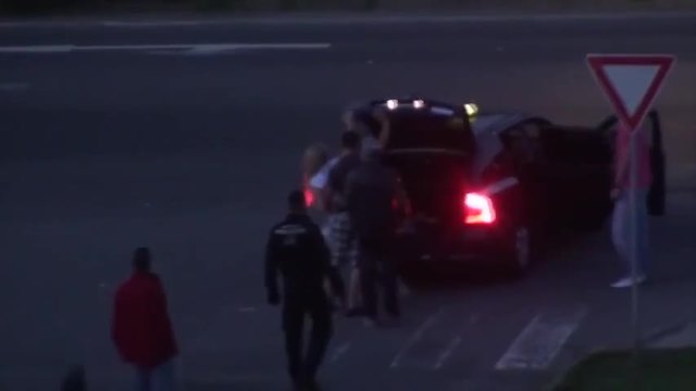 Отвлякоха жена от нощен клуб пред очите на полицаи в Словакия
