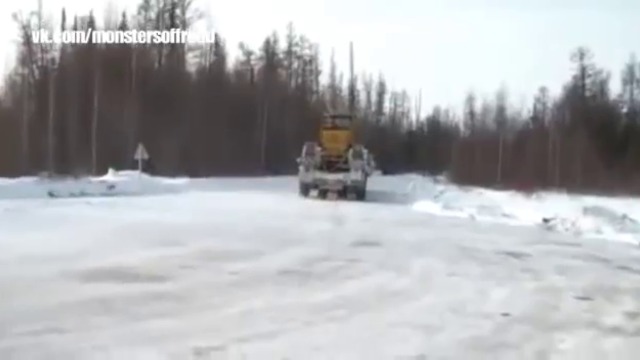 МОНСТР БЕЗДОРОЖЬЯ МАЗ-537 УРАГАН