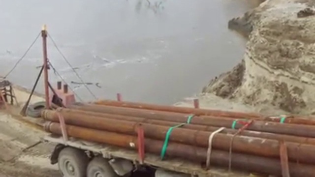 "Урал"  с трубами утонул на переправе