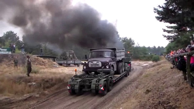 Tatra 813 video