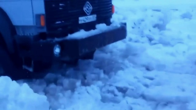 Екстремни шофьори по руските зимни пътища