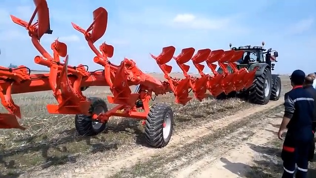 Самый большой плуг  Вот это вспашка!