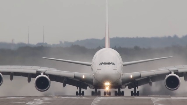Airbus A380 vs. Boeing 747