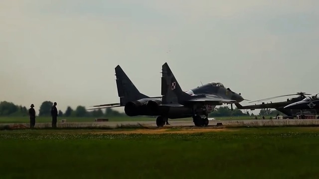 MiG 29 "Fulcrum" vs JAS 39 "Gripen" -  Czech Air Force MEMORABLE Airshow Flying Display