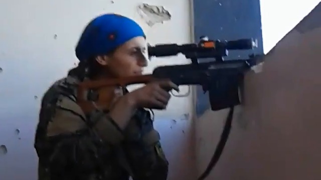 Кюрдска партизанка се изсмя на смъртта