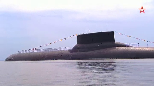 Атомный крейсер «Дмитрий Донской» на параде ВМФ в Санкт-Петербурге