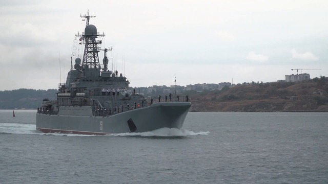 Слухи по поводу просадки арки Керченского моста - под ней уже прошли 550 судов