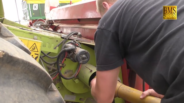 Claas Dominator 88 SL Maxi mit Geringhoff Klappschneidwerk 5,4m - Mähdrescher mäht Roggen