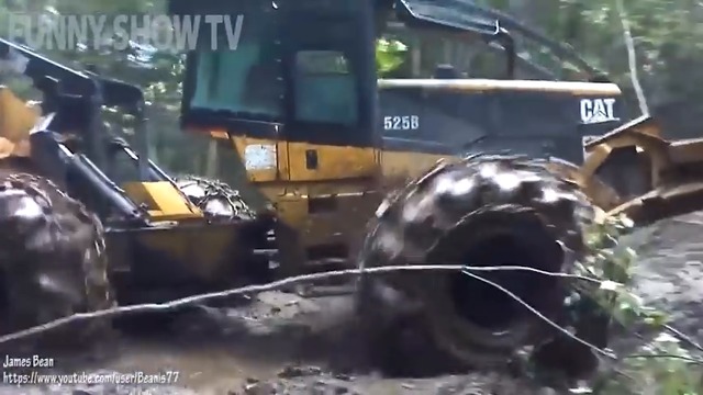 Трактор застрял в грязи. По бездорожью на тракторах Европы и США