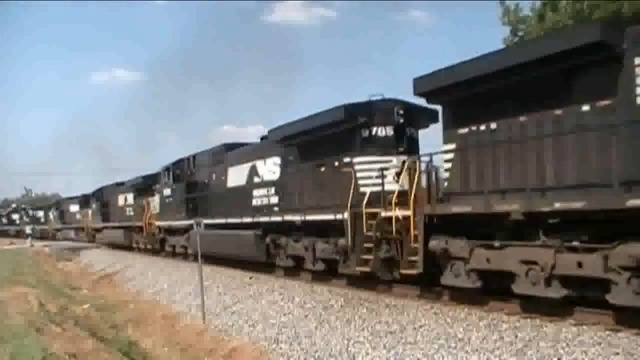 Lokomotiv Super Coba Hitung Berapa Gerbong Yang Ditariknya