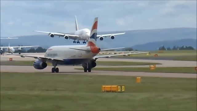 Пилот решает не приземляться. Жесткое касание. Посадка самолета в сильный ветер