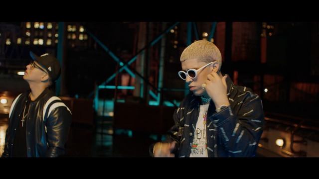 Vuelve - Daddy Yankee & Bad Bunny (Video Oficial).MKV