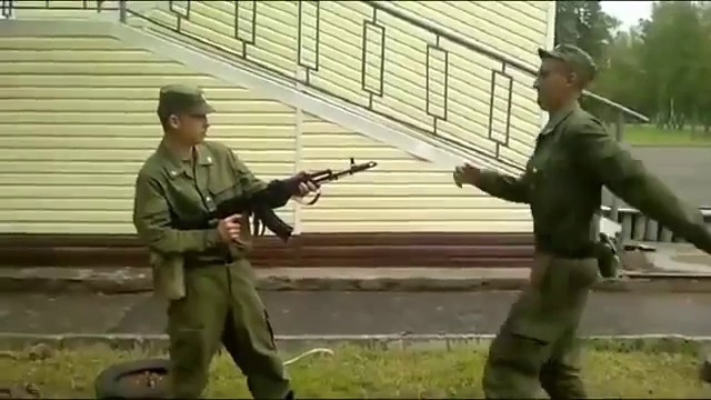 КАК БЪРЗО ДА ОБЕЗВРЕДИШ ЧОВЕК С АВТОМАТ КАЛАШНИКОВ