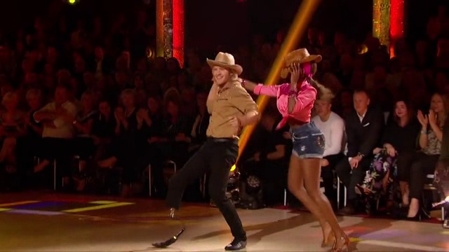 Jonnie Peacock and Oti Mabuse Jive to Johnny B. Goode by Chuck Berry 2017  prevod