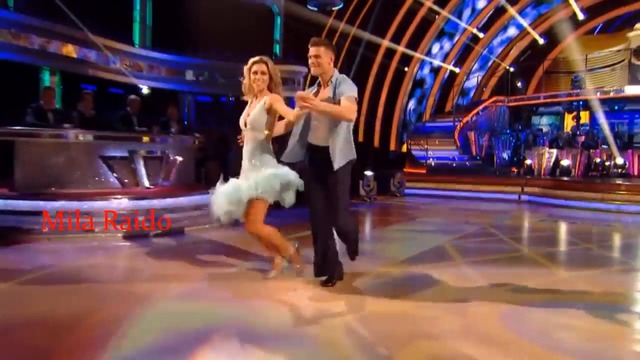 А у девчонок ветерок дует, дует между ног