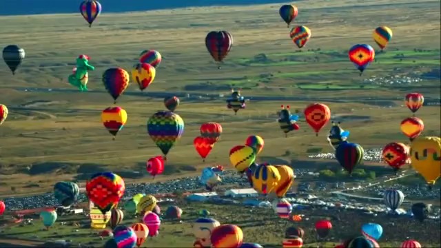 Вижте красота! Стотици балони в небето над Ню Мексико (ВИДЕО)