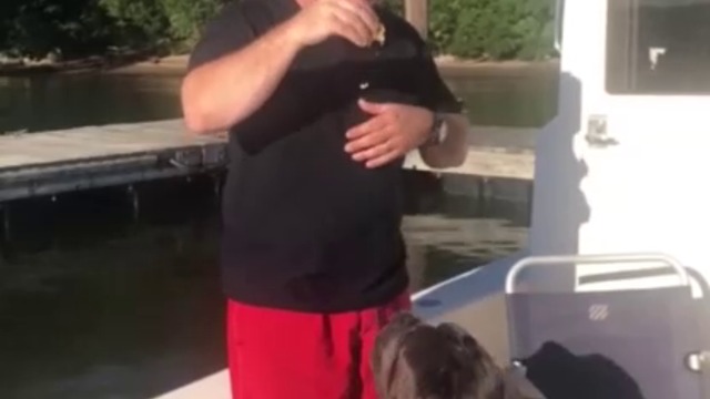 НЕ УСПЯ ДА НАХРАНИ КУЧЕТО