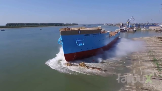 Самые зрелищные неуправляемые спуски кораблей на воду - часть 2