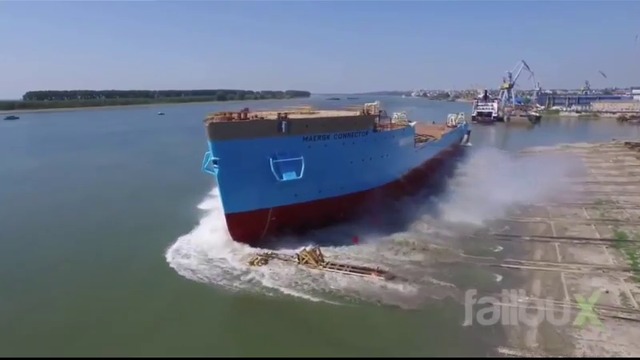 Самые зрелищные неуправляемые спуски кораблей на воду - часть 1
