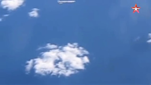 Су-30СМ прикрывает «Белого лебедя» над Сирией - кадры в воздухе