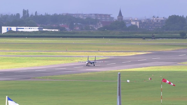 SUKHOI -  Су-35 (Vido officielle Salon du Bourget 2013 _ Official video Paris Air Show 2013)