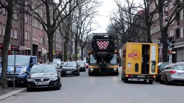 LIEBHERR CRANE LTM 1500-8.1 ARRIVING @ CONSTRUCTION SITE + ASSEMBLING THMEN HAMBURG