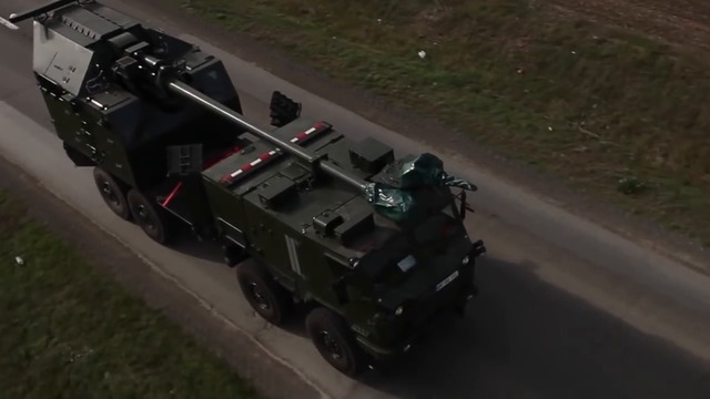 Nora B52 155 mm Self Propelled Gun Howitzer