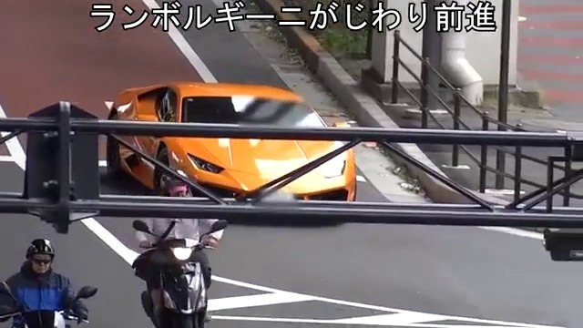 В ЯПОНИЯ ПОЛИЦАЙ С ВЕЛОСИПЕД ДОГОНИ СПОРТНА КОЛА