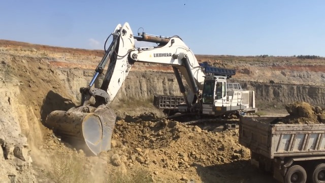 Liebherr 984 Excavator