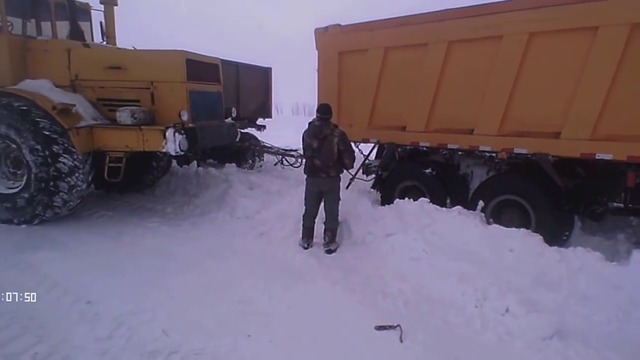 к700 спасает груженный самосвал