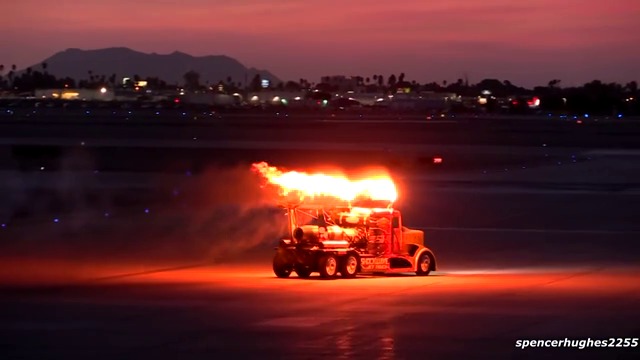 ШОУ НА КОЛЕЛА -SHOCKWAVE JET TRUCK 333 MPH