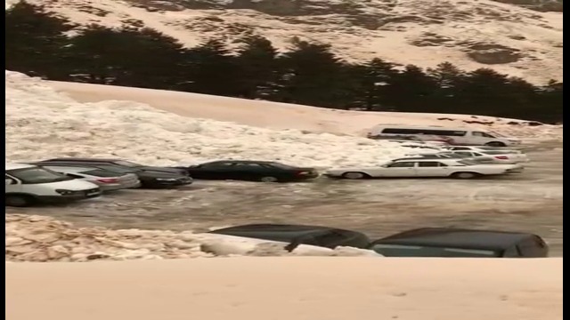 ЛАВИНА ПОМЕТЕ ПАРКИНГ В СКИ КУРОРТ В КАВКАЗ