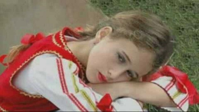 „Македонско девоjче“ – Виолета Томовска