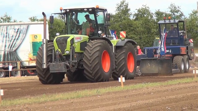 Claas XERION  auch 2018 vor Fendt 1050 Vario Klein Vollstedt Trecker Treck