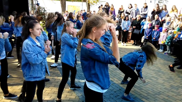 Най-добър уличен танц - Сив зелен - свободен стил