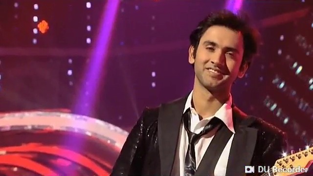 Радж пее на концерта „слънце и луна"