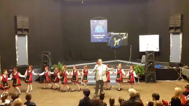 Юри Крумов с детски танцов състав "Радост" Враца
