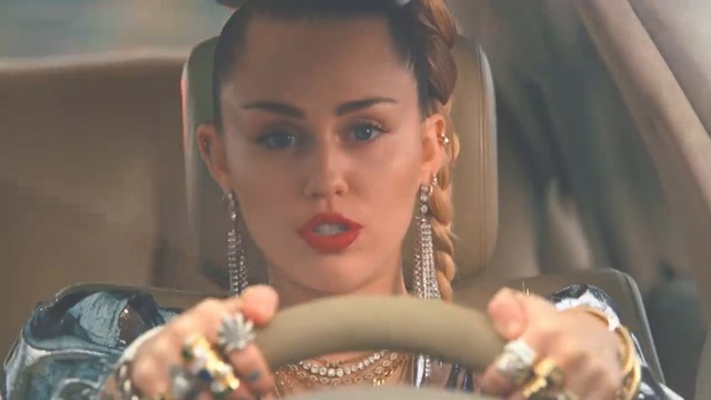 Mark Ronson feat. Miley Cyrus - Nothing Breaks Like a Heart (Official Video)