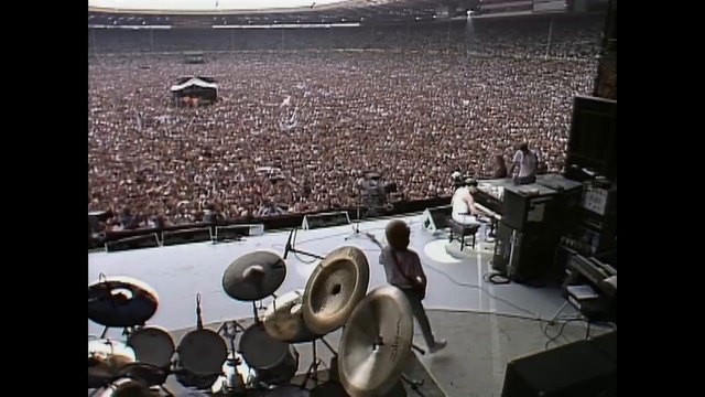 Queen's Live Aid performance at Wembley Stadium (13 July 1985)