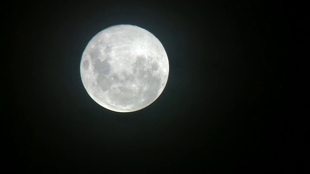 Вижте Супер Луната 'Super Snow Moon' illuminates / 19 февруари 2019 г.- Уникално явление за тази година